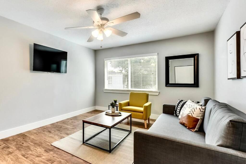 Apartamento Bright And Cheerful Flat, Near Fair Park Dallas Exterior foto