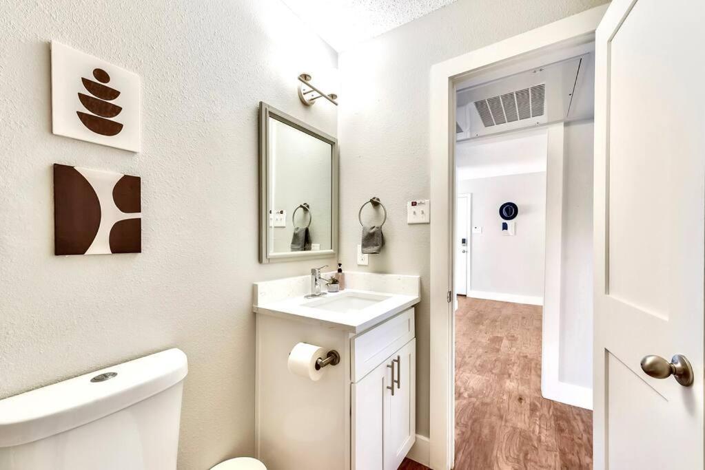 Apartamento Bright And Cheerful Flat, Near Fair Park Dallas Exterior foto